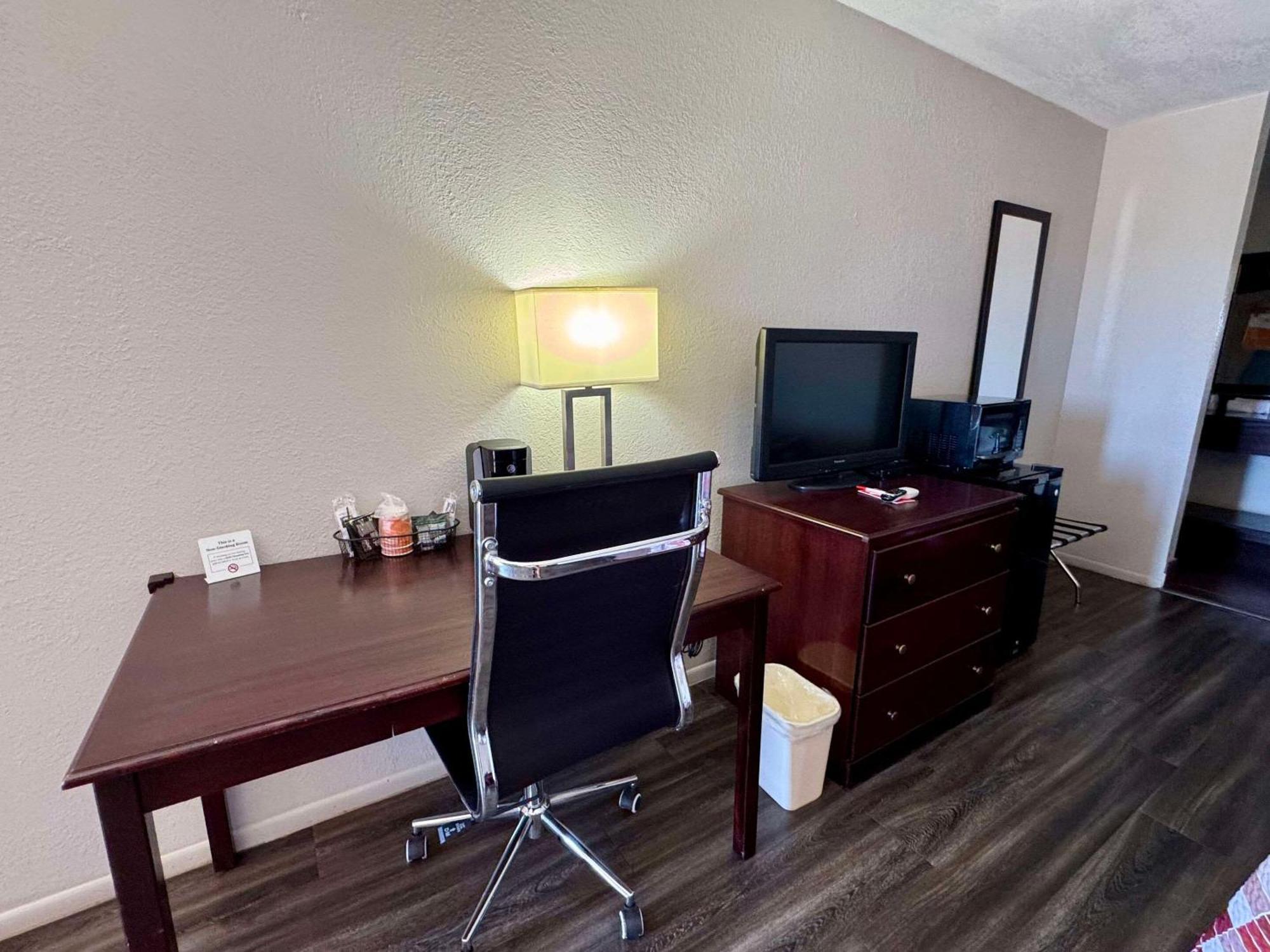 Econo Lodge Childress Esterno foto